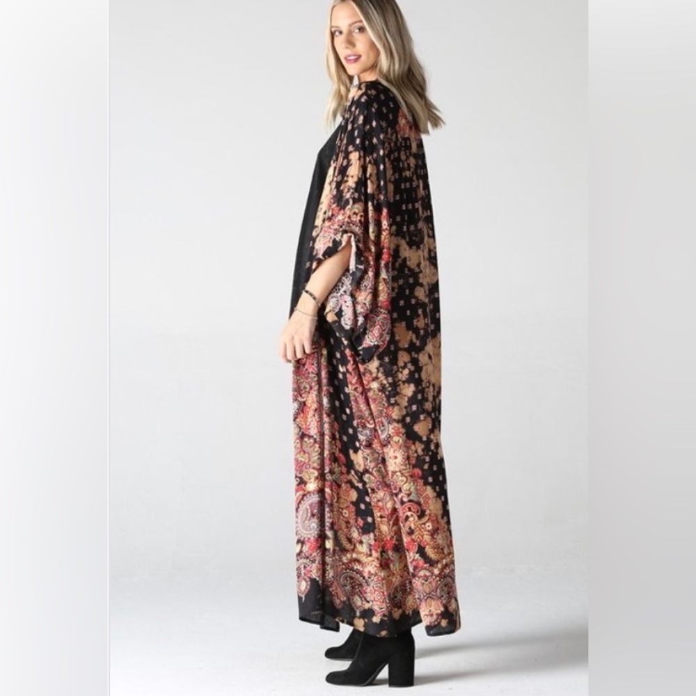 Just in @The King Kouture Boutique Long Black Floral Printed Kimono Med - Picture 6 of 9